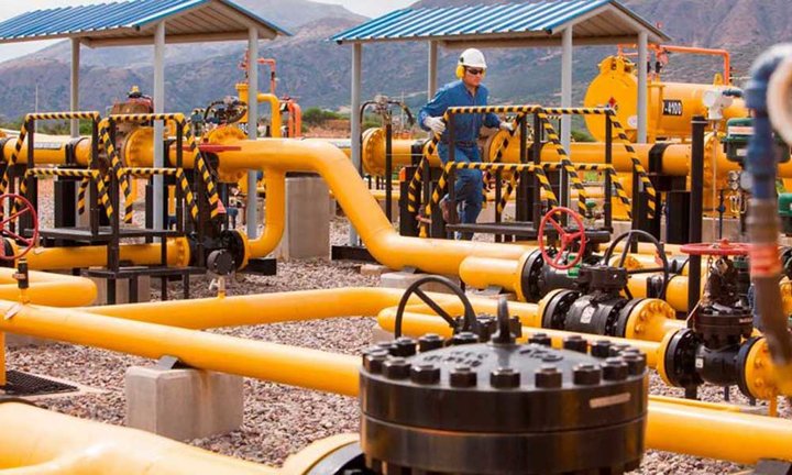 Lee más sobre el artículo Bolivia factura más de $us 611 MM por venta de gas y eroga $us 683 MM en importación de combustibles