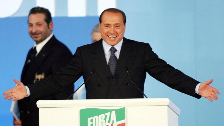 Lee más sobre el artículo Muere Berlusconi, exprimer ministro italiano, magnate y personalidad polémica