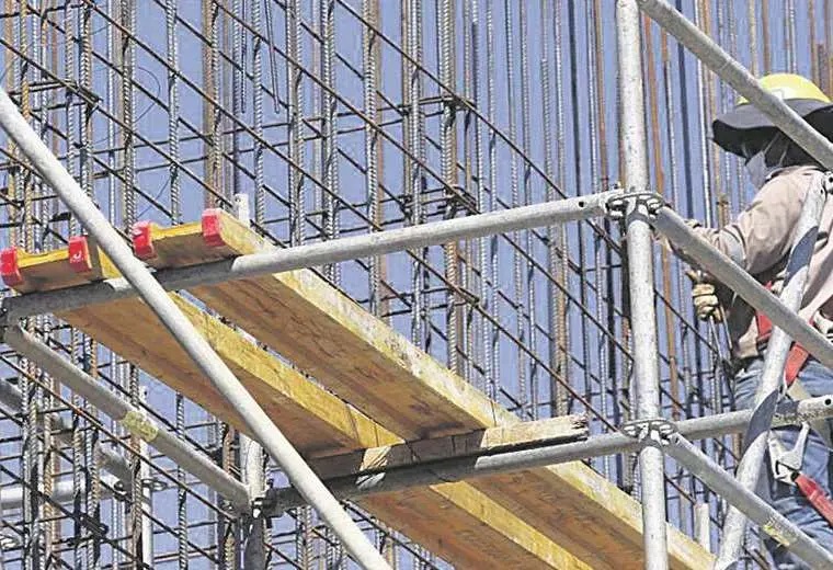 Lee más sobre el artículo Las constructoras trabajan con euros, reales y yuanes; advierten baja ejecución pública