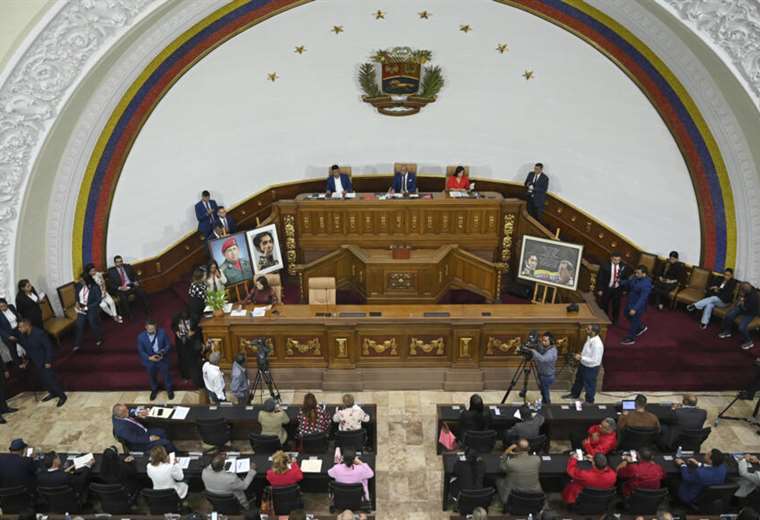 Lee más sobre el artículo Venezuela estrena autoridades electorales con mayoría oficialista