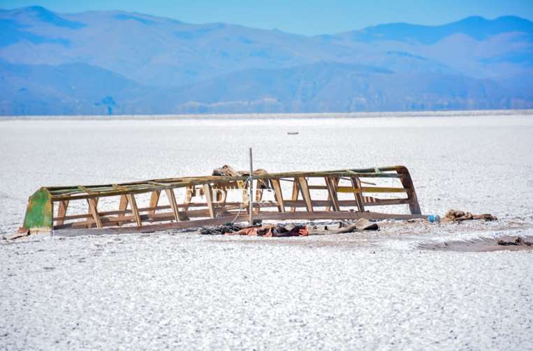 Lee más sobre el artículo La sequía convierte al Poopó, el segundo lago más grande de Bolivia, en un desierto