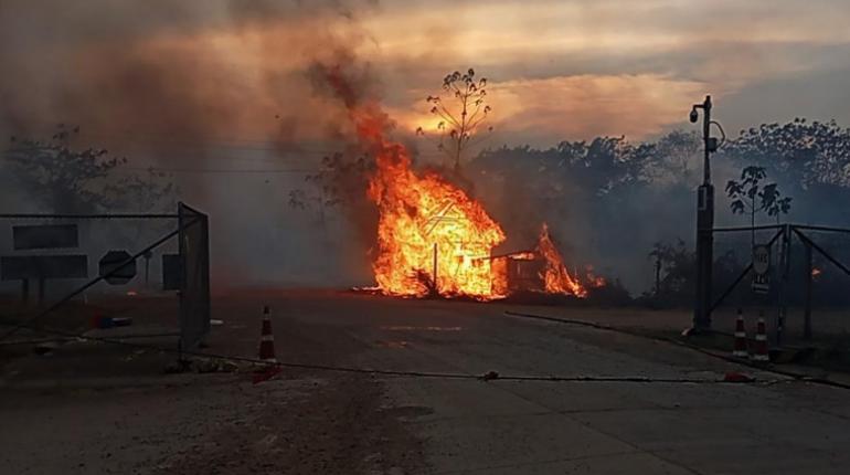 Lee más sobre el artículo Francia envía un centenar de bomberos para sofocar incendios en Bolivia