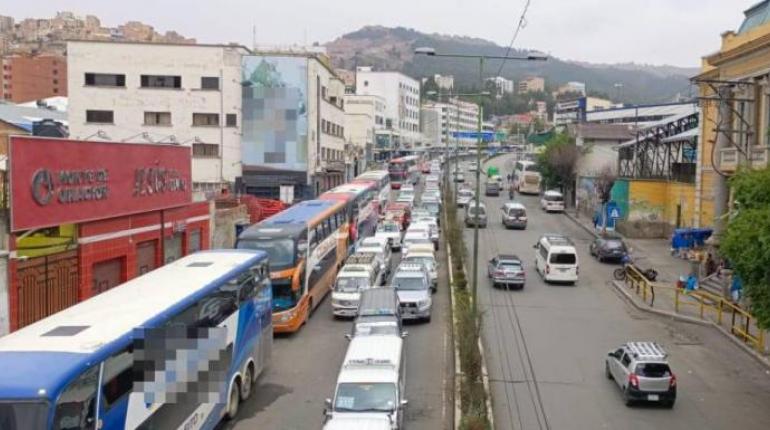 Lee más sobre el artículo Vuelven las largas filas para adquirir diésel en ciudades del eje troncal